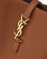 YSL LE 5 À 7 supple LARGE in grained leather - Image 2